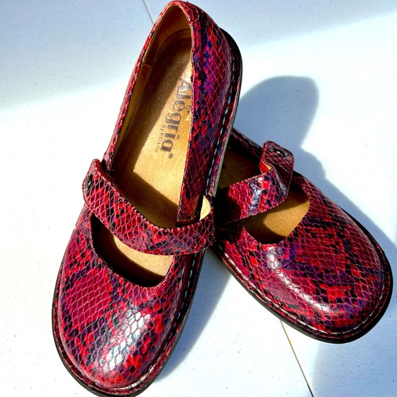 Alegria Shoes - Alegria Mary Jane Red Leather Snakeskin Pattern Size 37 EUC . US 7-7.5